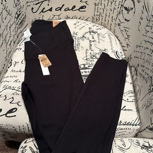 PINK VS black yoga pants